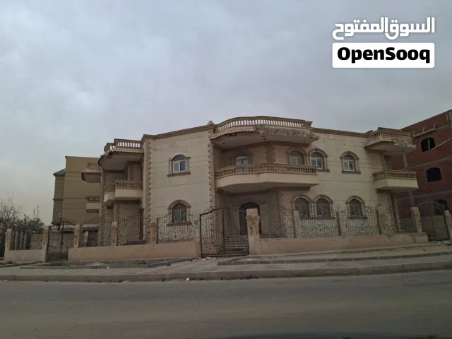 من مالك. فيلا 8 غرف 6 حمامات. مدينة الشروق