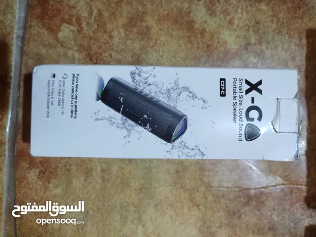 يُظهر الصندوق مكبر الصوت المحمول X-GO C27-C