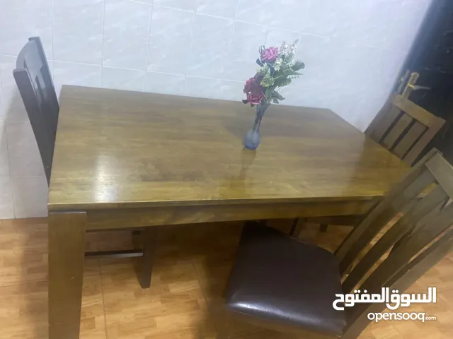 طاولة مع كراسي طاولة سفرة