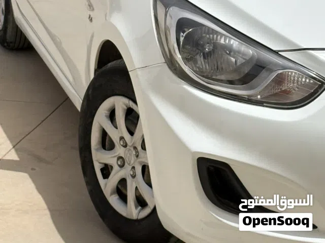 2012 هيونداي اكسنت Standard
