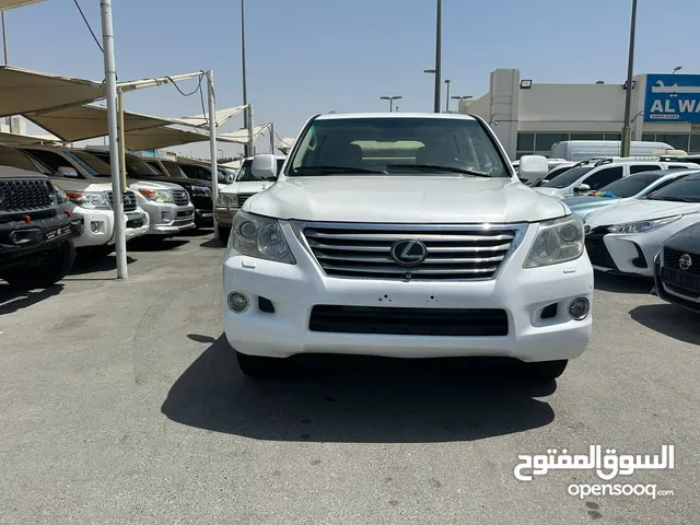 لكزس استيشن LX570 خليجي فل مواصفات لون ابيض حالتها جيدة