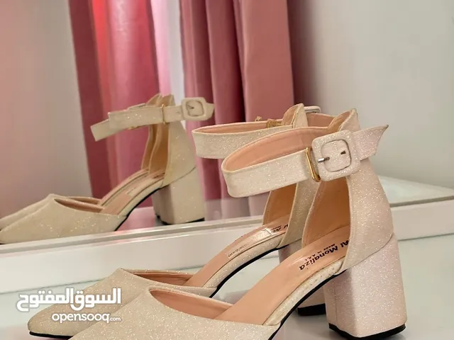 هيلز بناتي او وايت مقاس 38 جديده