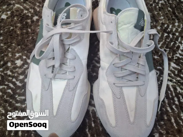 New Balance 327 مستعملة نظيفة