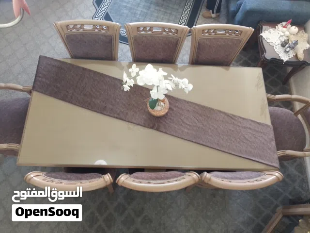 طاولة سفرة الطعام للبيع بحالة ممتازة