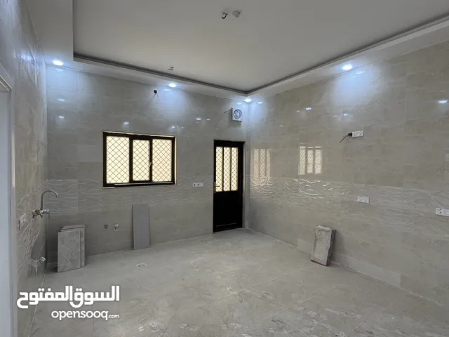 4 مشتملات حديثة وغير مسكونة للايجار