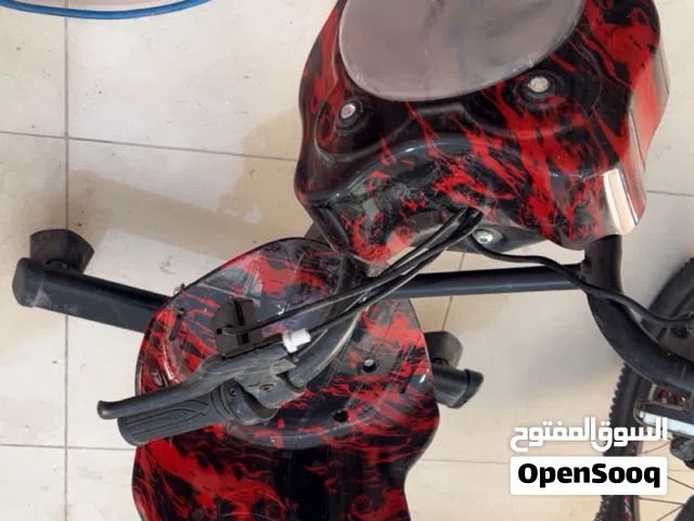 جديد وغير مستعمل وفيه اضواء من تحت ومن قدام وتشغيل اغاني وبطاريه قويه