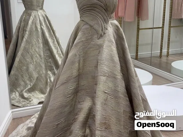 فستان بلون و بتصميم مميز