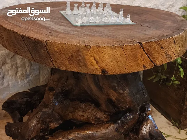 طاولة من جذع شجرة  للاستعمال الداخلي والخارجي
