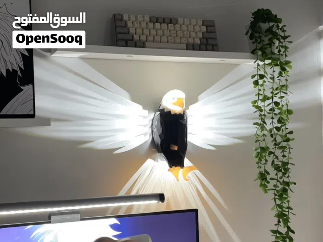 انارة جدارية على شكل صقر