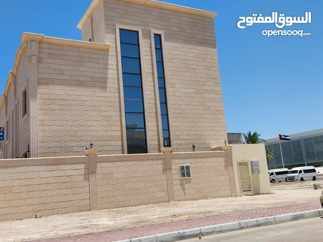 686 m2 5 Bedrooms Townhouse for Sale in Abu Dhabi Hadbat Al Za'faranah