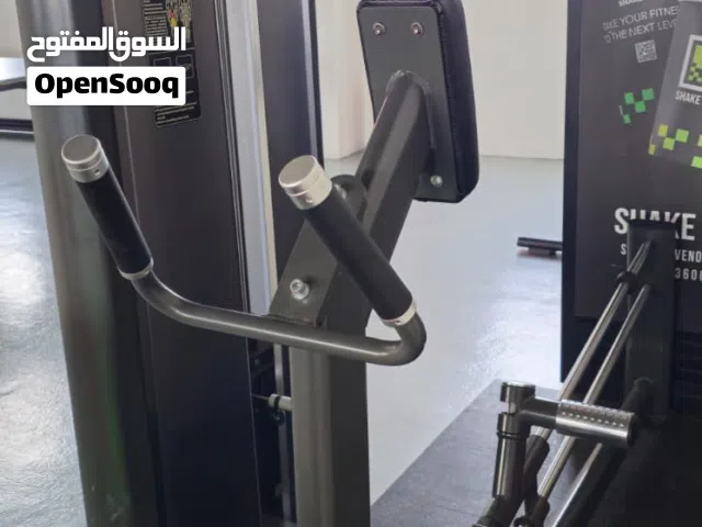 Hip training machine