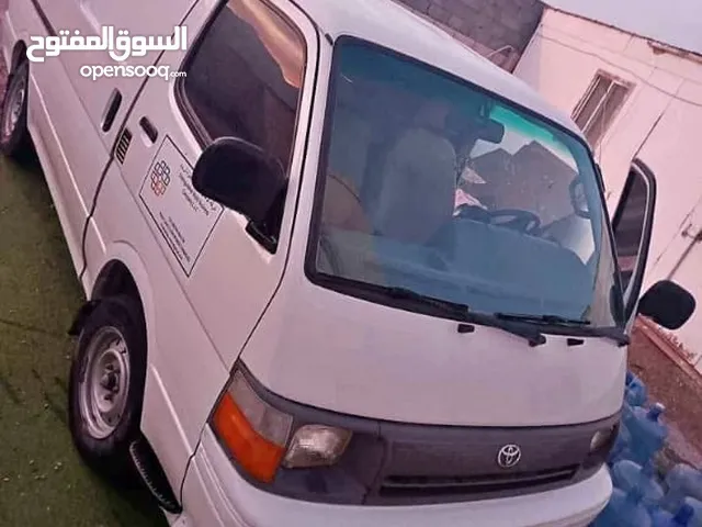 تويوتا شاحنة مغلقه لنقل البضائع