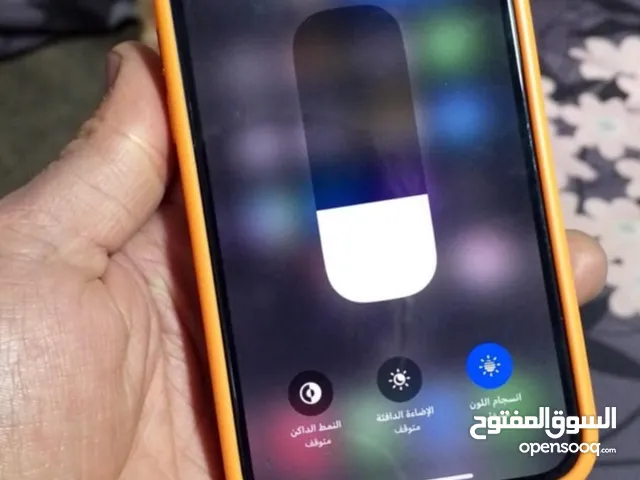 iPhone 13 128ج بحاله الوكاله مش مغير ولاشي بطاريه 87 معو 3كڤرات وصله في نقره خفيفه بشاشه تحت مش