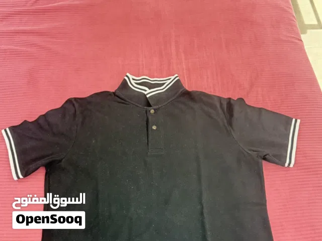 تيشيرت اسود مستعمل مقاس M (ملابس)