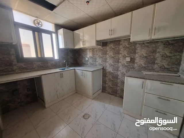 (عزب) شقة غرفة وصالة أول ساكن على شارع محمد بن زايد – تشطيب راقٍ ومساحة ممتازة!