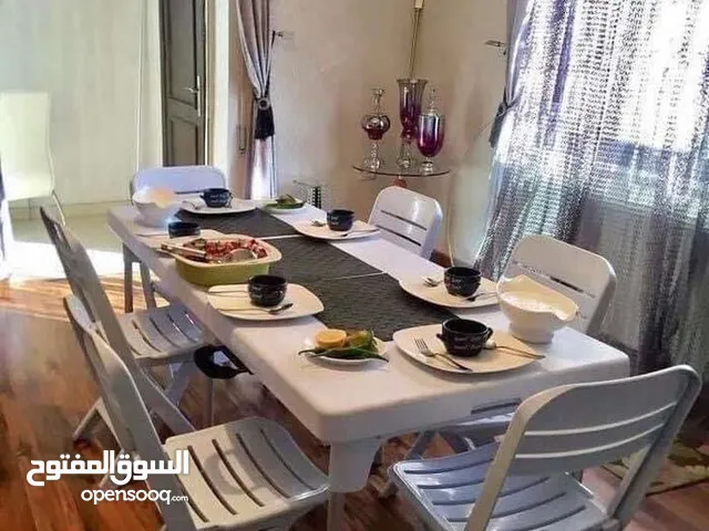 طاولة الحقيبة للعزايم والرحل