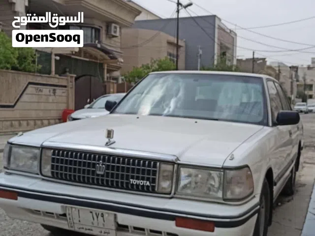 تويوتا سيدان 1988 ابيض اللون 6 سلندر بدون صبغ+ بدون حادث. كلشي شغال (تبريد + شاشة كهربائية....)