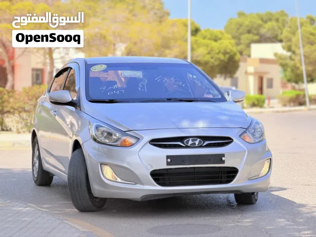 2012 هيونداي اكسنت Standard