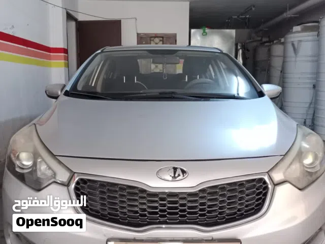 2015 كيا سيراتو Standard