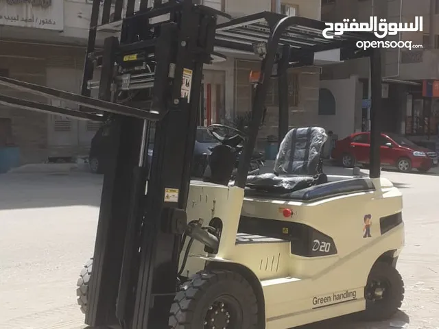 الكلارك الكهربا لو عايز تشيل وتحرك من غير بنزين ولا دوشة ولا عادم يبقى الكلارك الكهربا 2 طن هو الحل