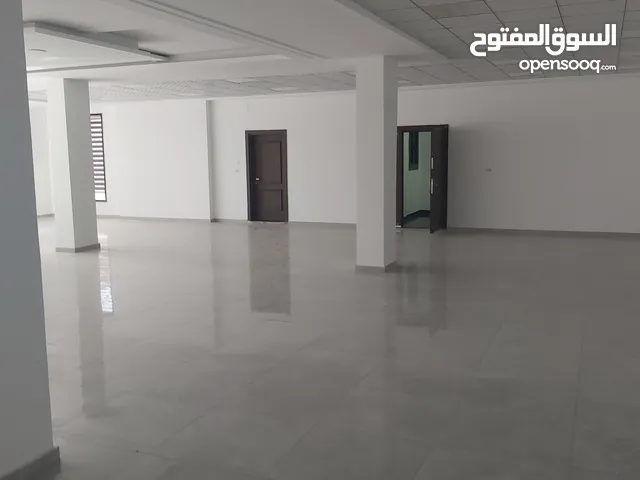 هنقر للإيجار تشطيب حديث علي رئيسي بوستة يصلح لأي نشاط تجاري