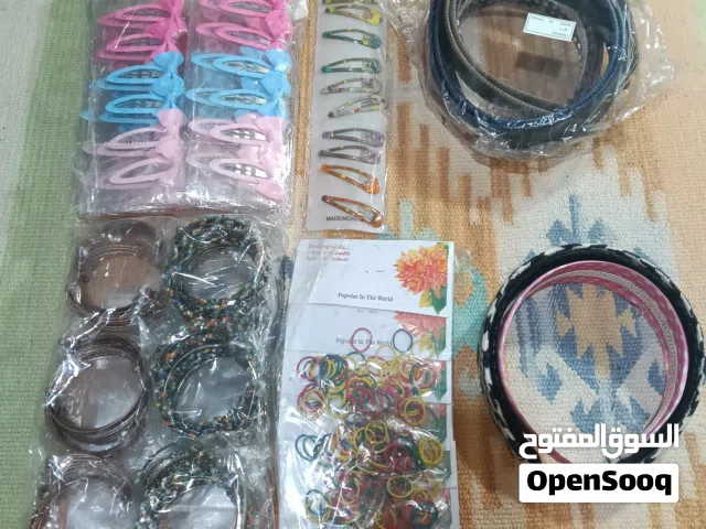 مجموعة اكسسوارات نسائية وبناتي بحالة ممتازة مجموعة كبيرة كمية