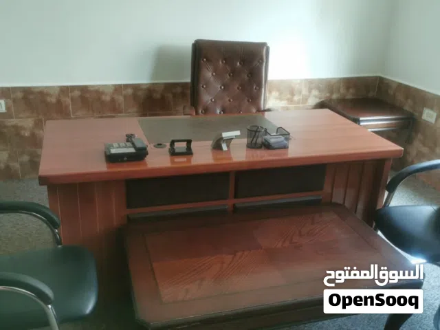 مكتب وطولات وكراسي كنبه جلد وكرسي جلد التواصل واتس
