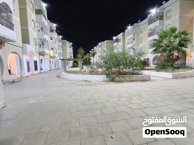 شقه للايجار في 7000قاريونس