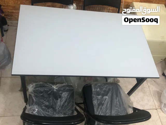 طاولة طعام و 4 كراسي