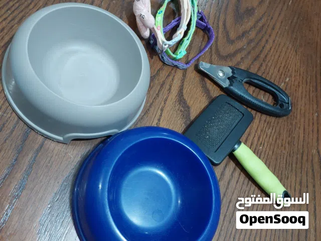 لتر بوكس قطط + طوق قطط + صحن اكل قطط + مقص اظافر كلاب + مشط قطط (كامل بسعر 20 دينار )