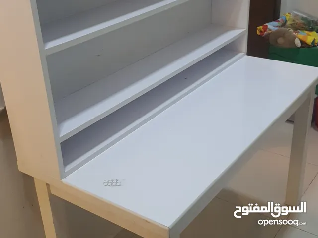 طاولة مكتب شبه جديد للبيع ب office table light use