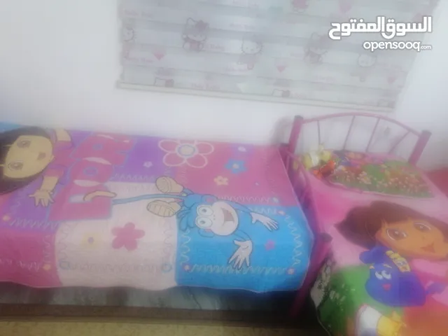 تخوت حديد لون زهري مع فرشات