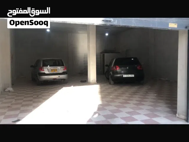 مخازن الايجار عدد2 مساحه100 m بواب كهربائيه الحاووز قبل كازيه البصه