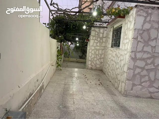 130 m2 3 Bedrooms Townhouse for Sale in Zarqa Jabal Al Amera Rahma