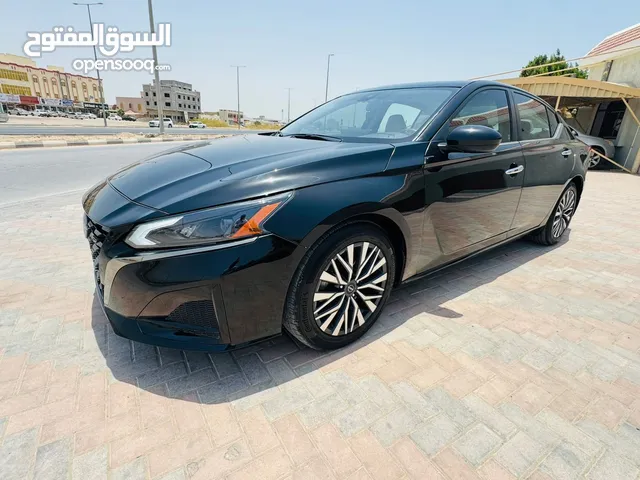 Nissan Altima 2023 SV options 2.5 litr Engine With Sun Roof