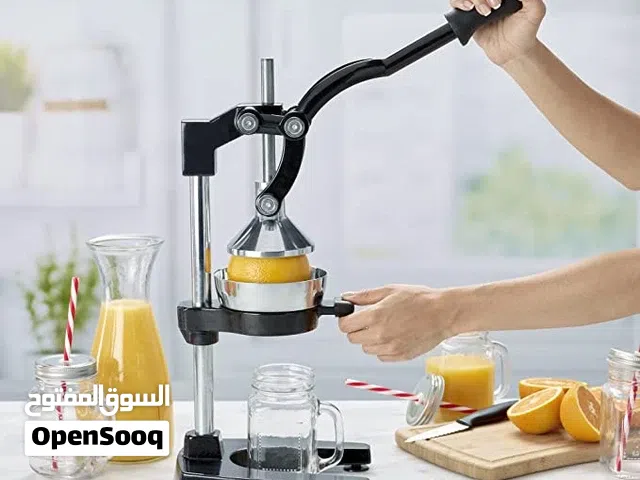 عصارة برتقال كبس يدوي  مصنوعة من الفولاذ المقاوم للصدأ، تتحمل الاستخدام الكثيف وتدوم لسنوات طويلة.