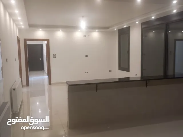 شقه فارغة للإيجار لم تسكن في منطقة الحمر 220 متر
