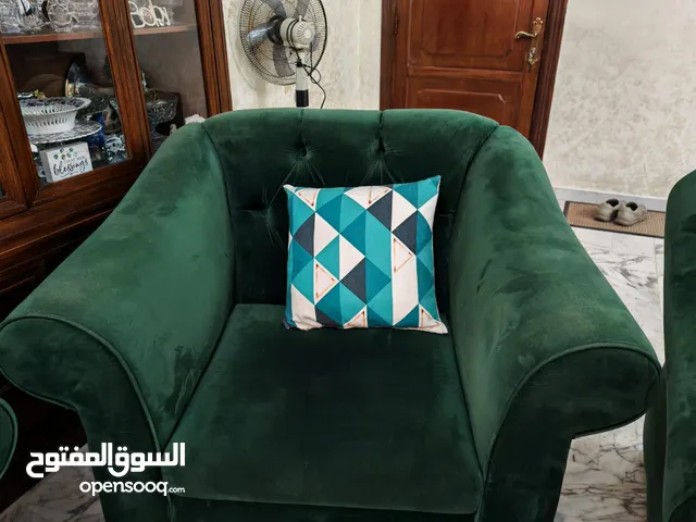 طقم كنب 7 مقاعد بحالة ممتازة