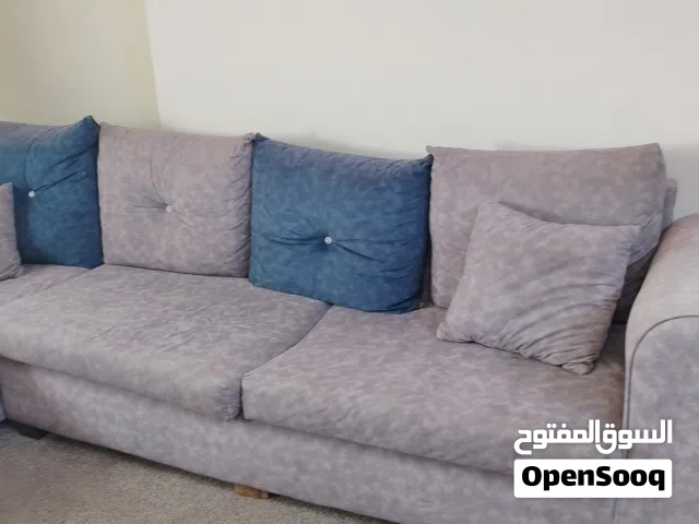 طقم كورنر لون سكني وازرق سبع مقاعد بحاله جيدة جدا