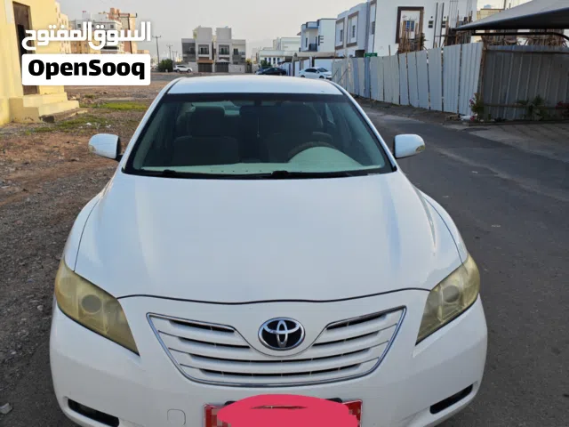 تويوتا كامري 2009 LE موديل خليجي، لون أبيض، أوتوماتيك، مرخصة مع تأمين شامل