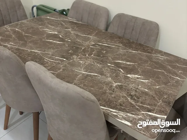 طاولة طعام