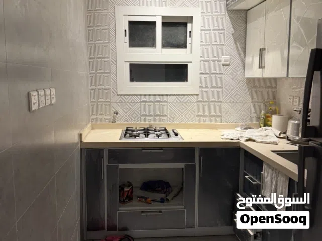 مطبخ مساحته 4 متر شبه جديد مع غاز علومي