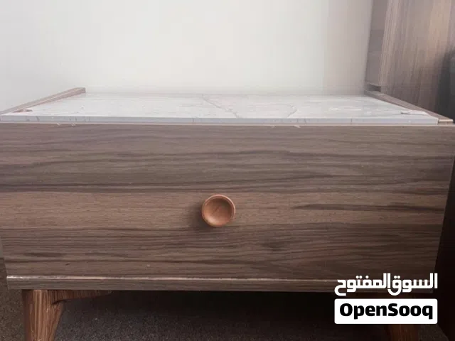 غرفة نوم مع المرتبة من غير  خزانه