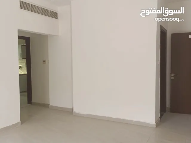 *A شقة للإيجار السنوي بالعامرة - 1 غرفة بلكونه عالصالة - تكييف مركزي - 1500 قدم  قريبة من الخدمات