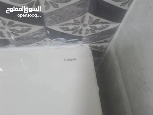 مقاعد عدد 2 ثقيل جدا للبيع +مغسلة