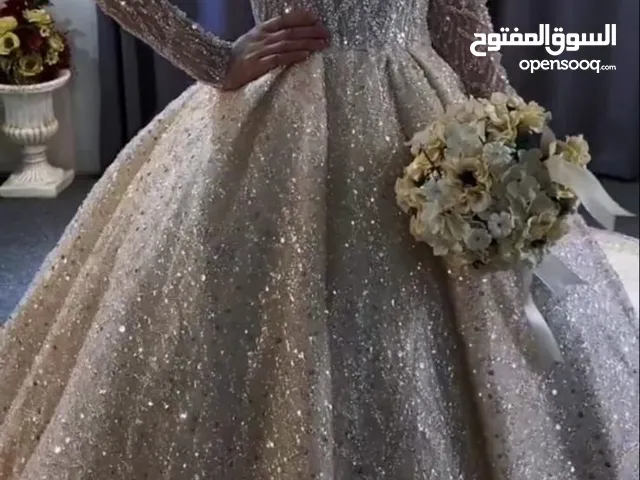 فستان زفاف فخم للايجار