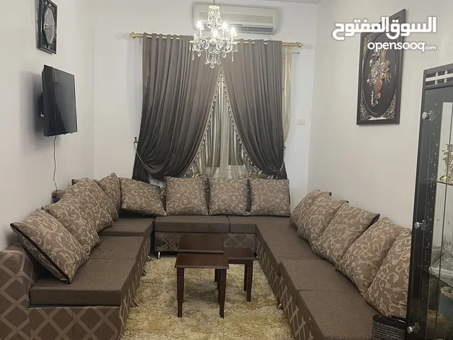 شقة مفروشة اجار شهري سنوي خلف نادي الإتحاد المصراتي