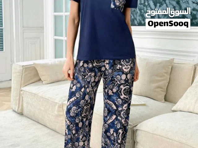 طقم بيجامة نسائي كاجوال مطبوع – قماش محبوك ناعم برقبة دائرية مع جيب وأكمام قصيرة