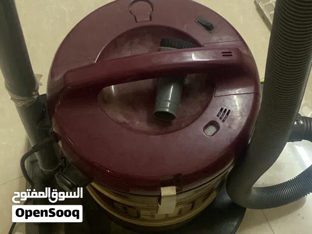 مكنسة كهربائية مستعملة.