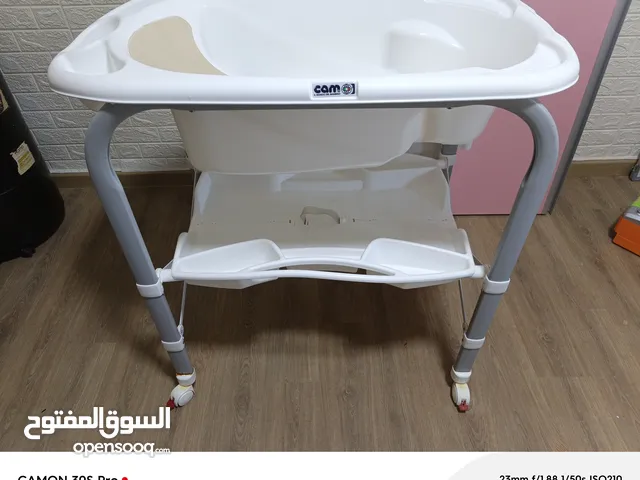 حوض الاستحمام للاطفال مع قاعدة غيار للبيبي